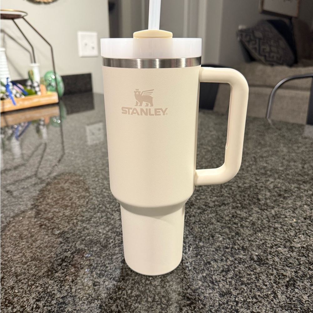Stanley Quencher 40oz in Cream
